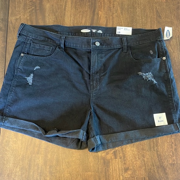 Old Navy Pants - NWT ! Boyfriend Jean shorts !